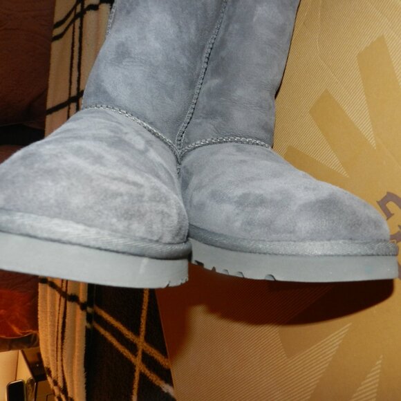 UGG Women's Size 7 Classic Tall 5815 Grey Shearling Suede Boots - Picture 4 of 9